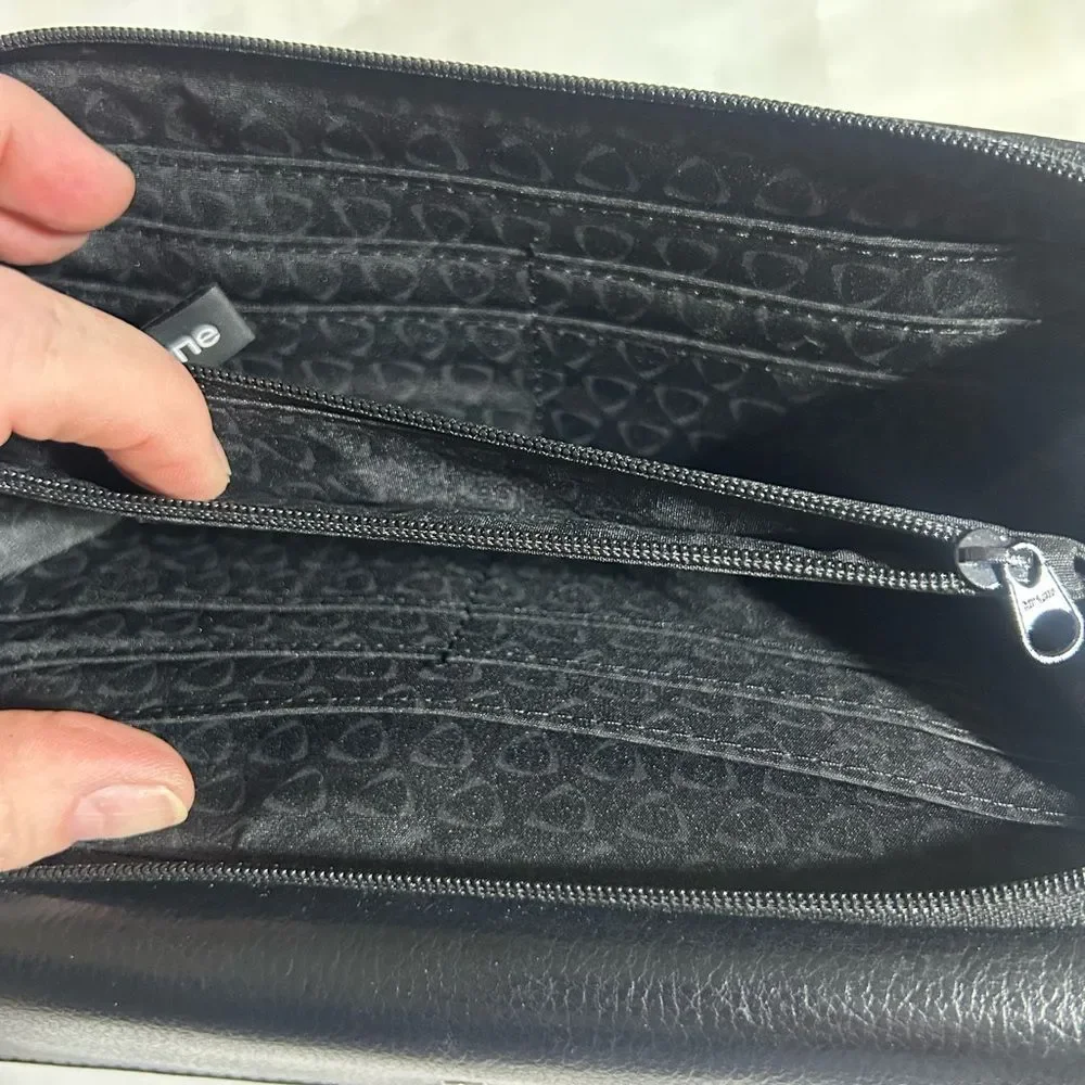 Liz Claiborne Black Leather Wallet NEW Multiple Compartments